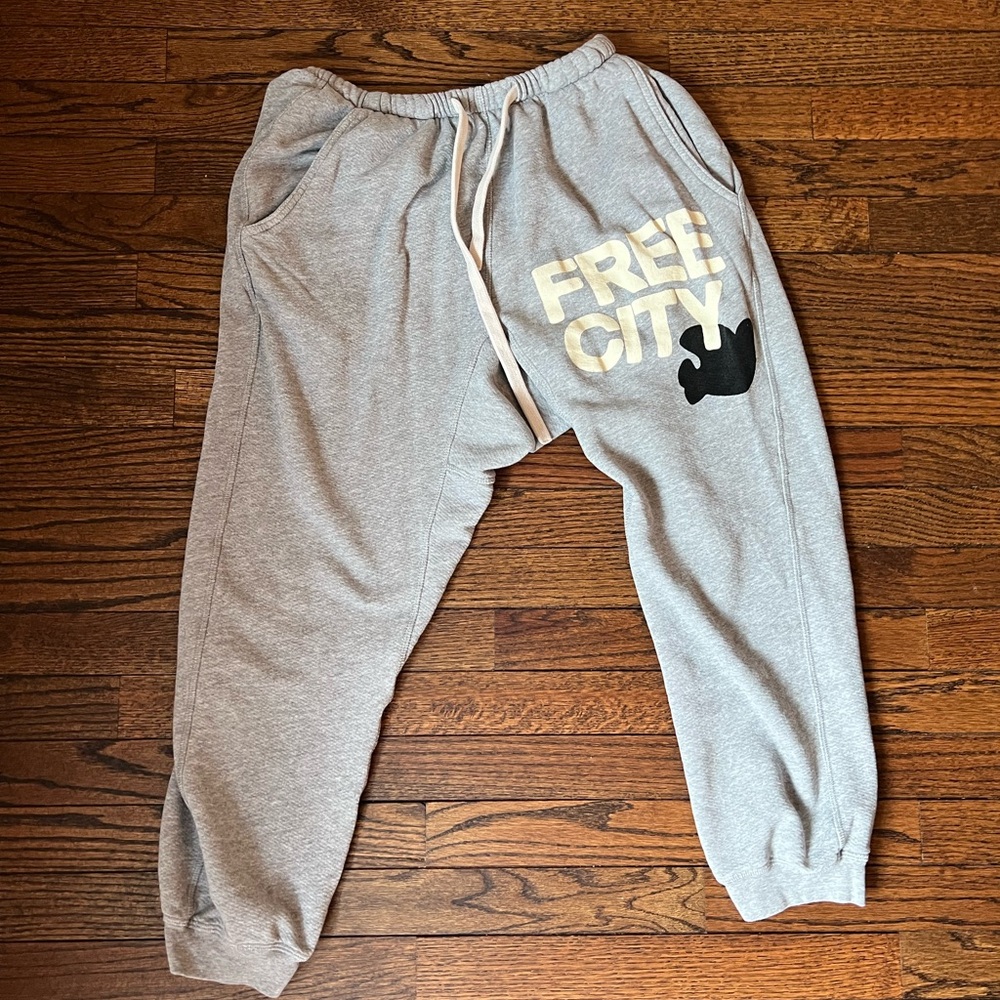 Freecity sweatpants size medium